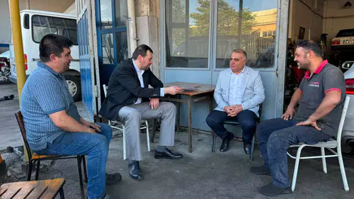 AK Parti Teşkilatı Vatandaşın Kapısını Çaldı