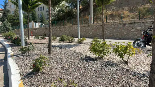 İskilip'te Ana Caddeler Peyzaj Çalışmalarıyla Renkleniyor