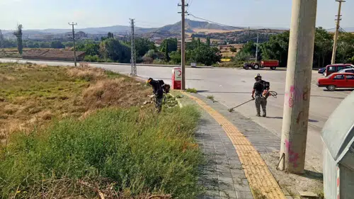 Akçakent Mahallesi'nde Çevre Temizliği Mesaisi