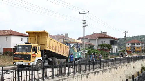 Osmancık’ta Kendi Üretimi Sıcak Asfaltla Yollar Yenileniyor