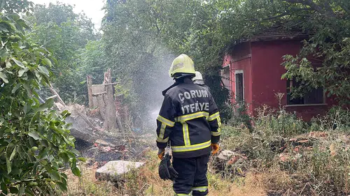 Yangın, Evlere Sıçramadan Söndürüldü