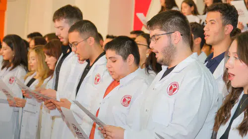 HİTÜ’de Beyaz Önlüklerini Giyen Öğrenciler Hekimlik Andını Okudu