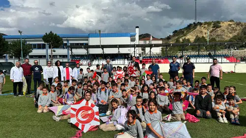 Filistinli Çocuklar İçin Göğe Bıraktılar