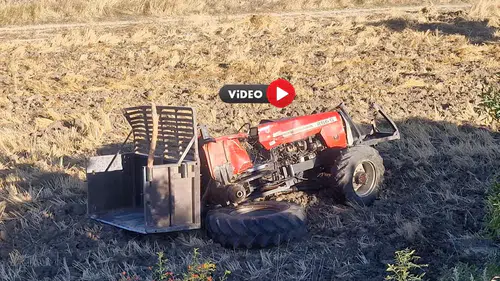 Minibüsün Çarptığı Traktör Şarampole Yuvarlandı