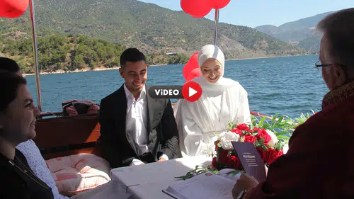 Genç Çiftin Nikahı Teknede Kıyıldı