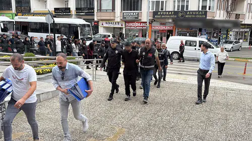 Kendilerini Noter Olarak Tanıtıp Dolandırdılar