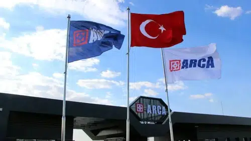 Arca, Dünya Sahnesinde