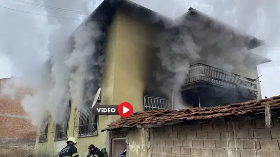 2 Katlı Ev Alev Alev Yandı