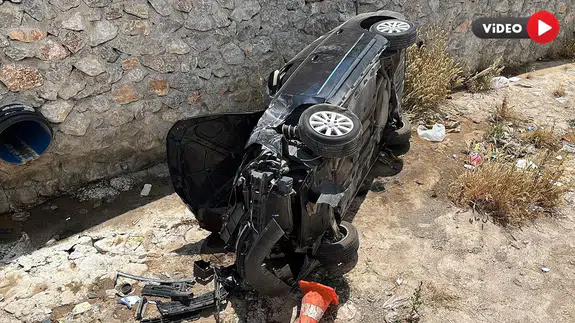 Otomobil Dereye Uçtu