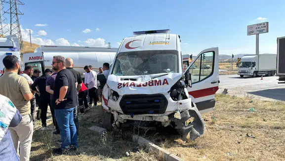 Ambulans ile Cip Çarpıştı