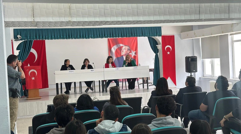 Sağlık Profesyonelleri Öğrencilerle Buluştu