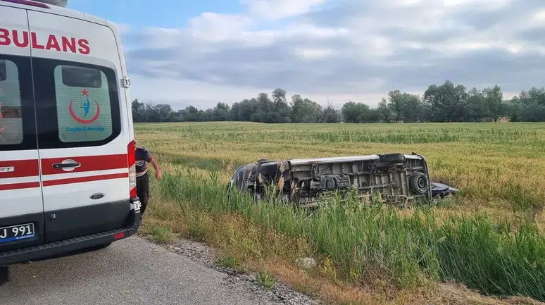 Düğün Sonrası Minibüs Devrildi: 17 Yaralı