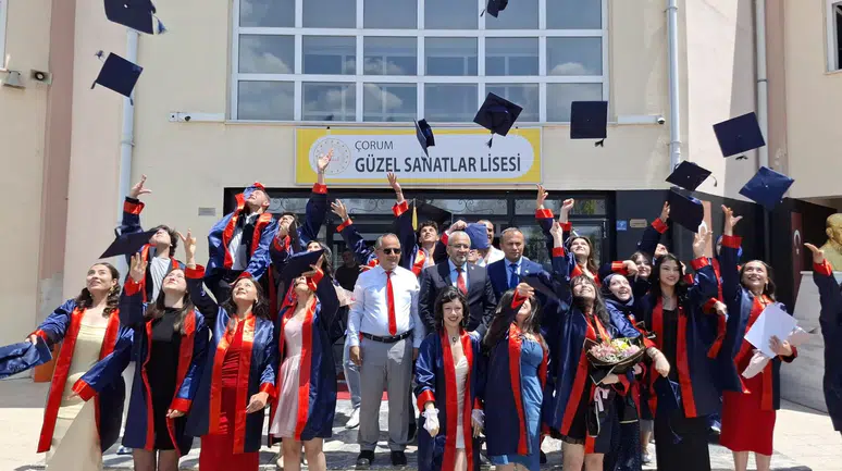 Güzel Sanatlar Lisesi'nde Mezuniyet Coşkusu