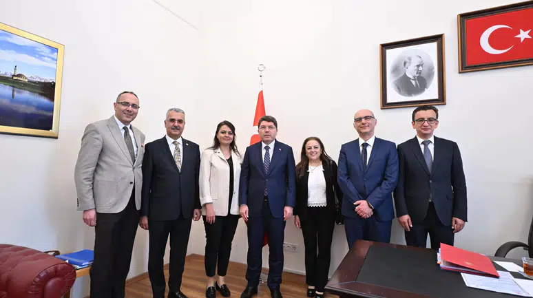 Ahlatcı Bakan ile Bir Araya Geldi