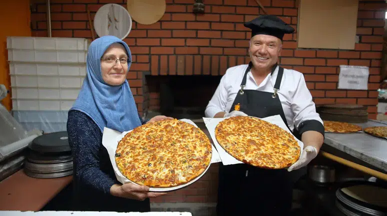 Köyüne Pizzacı Açtı, Talebe Yetişemiyor