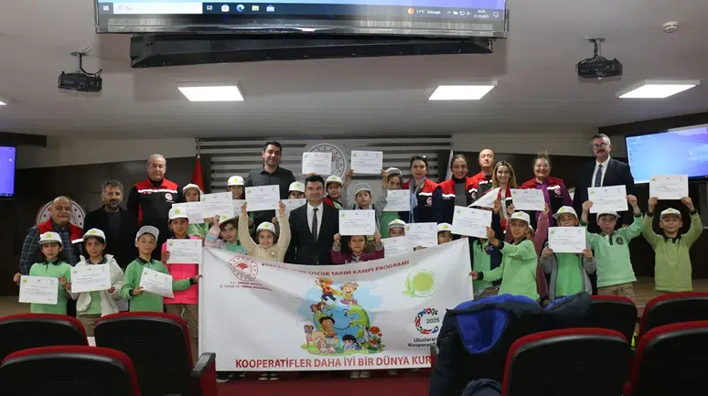 Hem Öğrendiler Hem Fide Diktiler