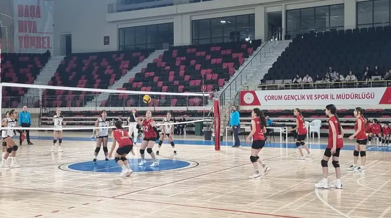 Okul Sporları Voleybol Müsabakaları 30 Takımın Katılımıyla Sürüyor