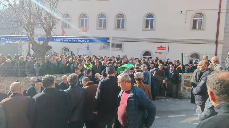 Barajda Ölü Bulunan Yaşlı Adam Defnedildi