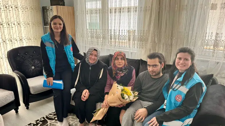 Evde Sağlık Hastalarına ‘Yalnız Değilsiniz’ Mesajı