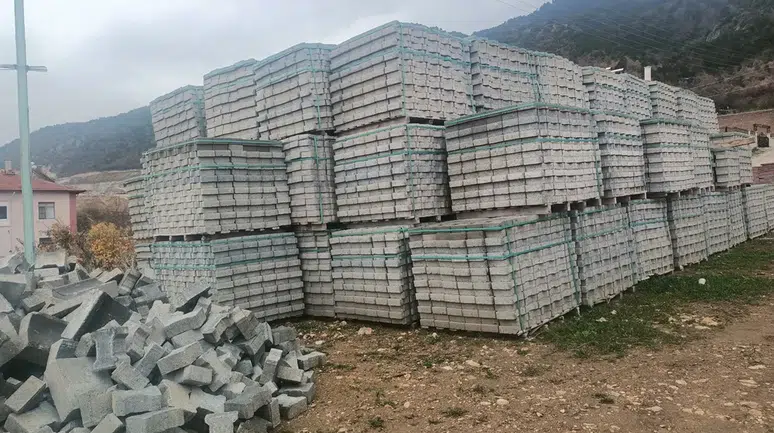 Laçin’e 2,5 Milyonluk Kilit Taşı Desteği