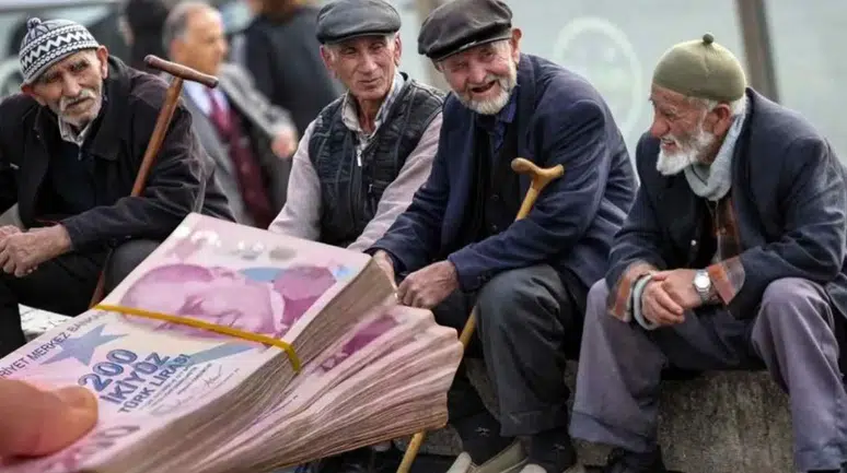 Emeklilere geri ödemesiz 11 bin TL fırsatı! Başvuru için son saatler