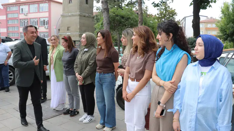 Dere, Görevine Başladı