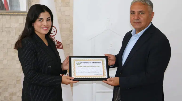 Emine Karataş Yıldız’a Fahri Hemşehrilik Beratı