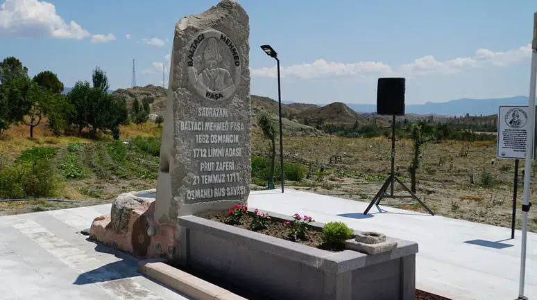 Baltacı Mehmed Paşa İçin Anıt Mezar Yapıldı