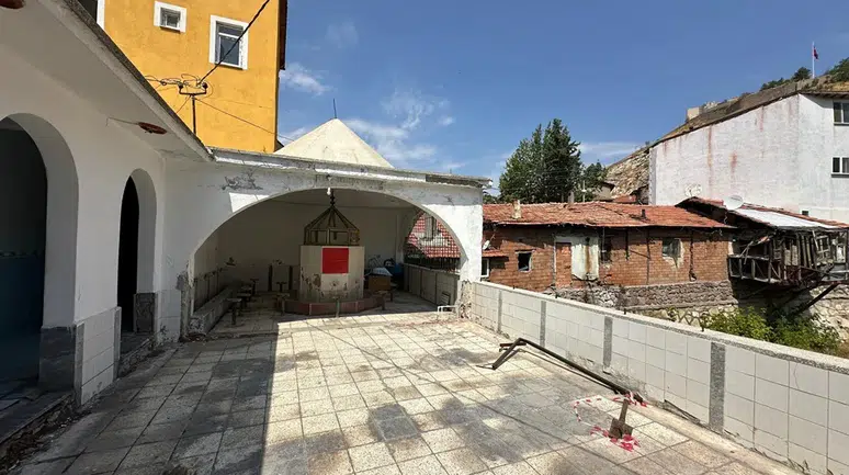 Köprübaşı Camisi’nde Yenileme Çalışmaları
