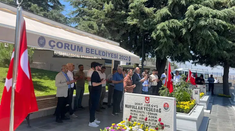 Lise Öğrencileri Şehit Kabirlerini Ziyaret Etti