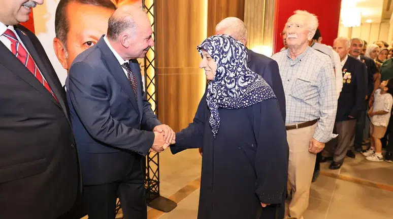 Şehit Aileleri ve Gaziler Yemekte Bir Araya Geldi
