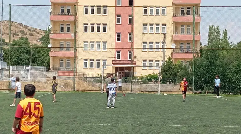 Boğazkale'de Yaz Kur'an Kursu Öğrencileri Halı Sahada Buluştu
