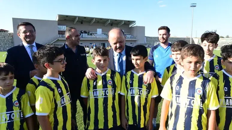 Kastamonu Valisi Dallı, yaz futbol okulunu ziyaret etti