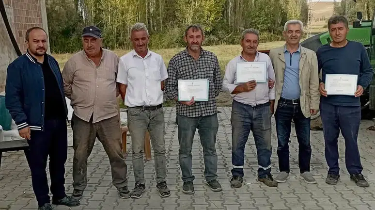 AK Partililer Sahada