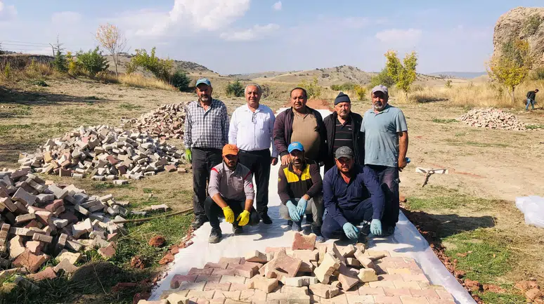 Mezarlık Alanında Peyzaj ve Temizlik Mesaisi