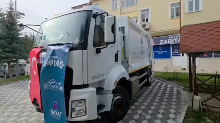 Bayat’a Çöp Kamyonu Hibesi