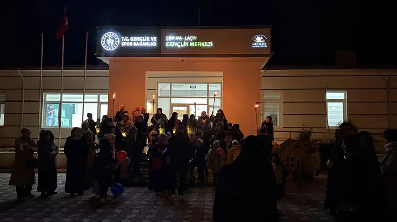 Miniklerin Fener Alayı Coşkusu