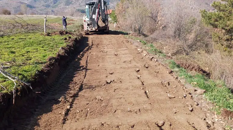 Kırsal Yollar Kumlama Çalışmasıyla Yenileniyor