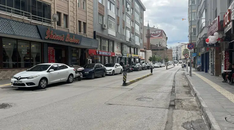 Kulaksız Sokak Esnafı Çözüm İstiyor
