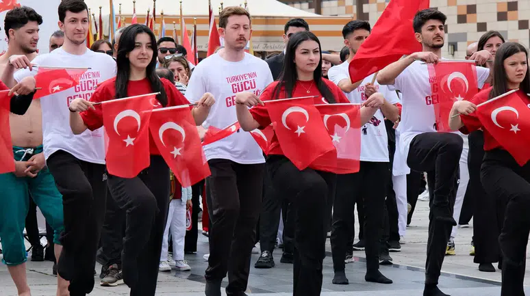 Gençler Doyasıya Eğlendi