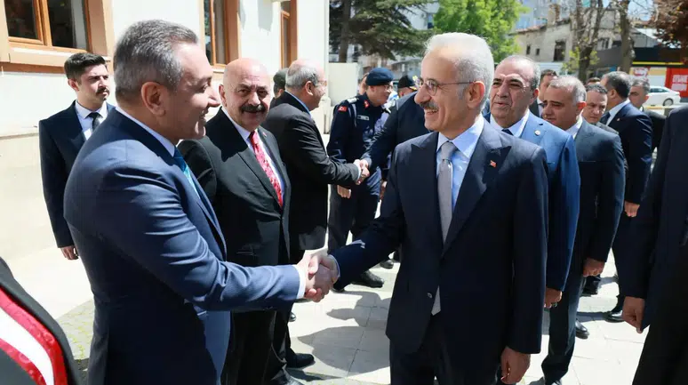 Sungurlu’nun Ulaşım İhtiyaçlarını Bakana İletti