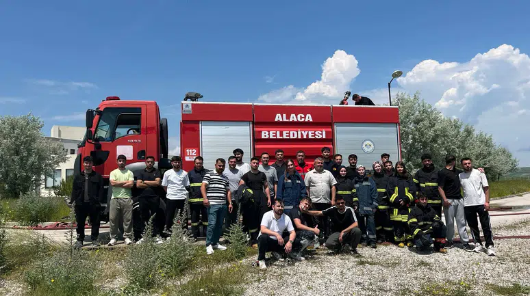 Üniversite Öğrencilerine Uygulamalı Yangın Eğitimi