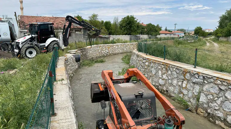 Alaca Deresi'nde Temizlik Mesaisi