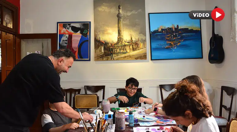 Babasıyla Başladı, Ailesiyle Sanat Üretiyor