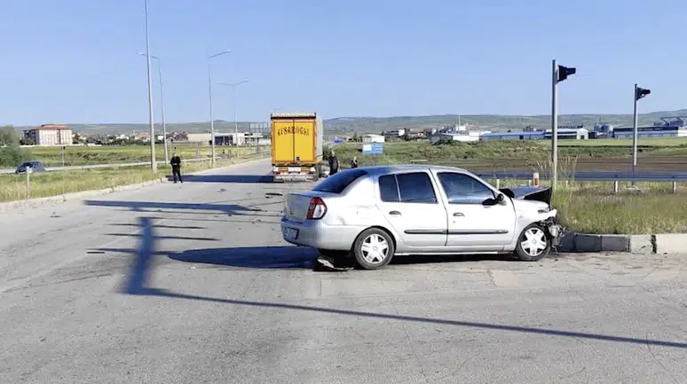 Yine Zile Kavşağı Yine Kaza!