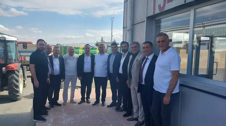 Yeni Parti Sahaya İndi