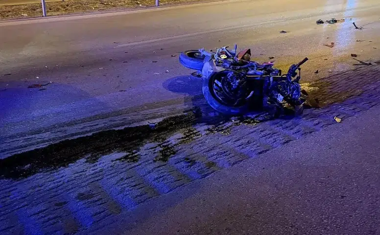 TIR’a Çarpan Motosikletin Sürücüsü Hayatını Kaybetti