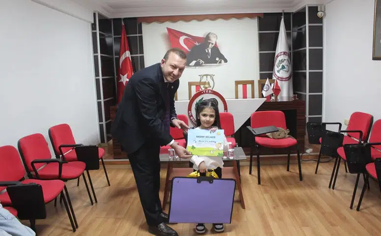 Minik Ressamlar Cumhuriyeti Çizdi