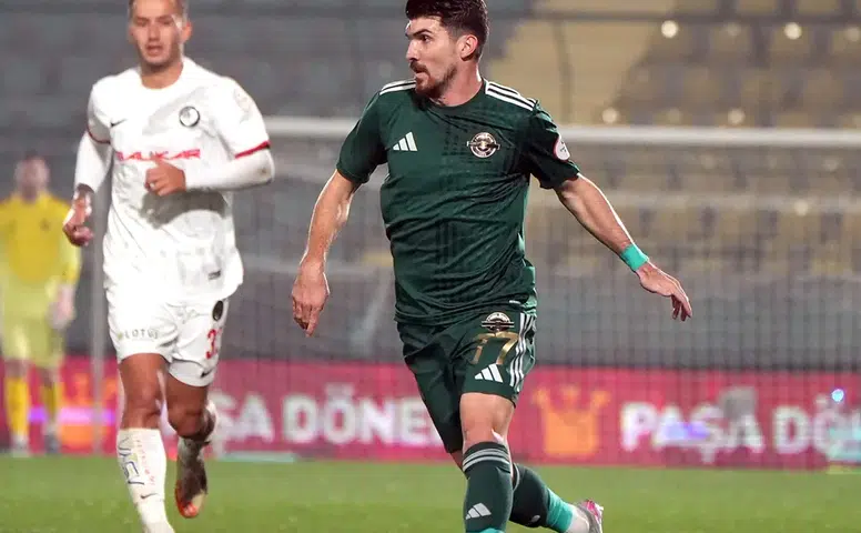 Baskı Bizde, Tehlike Rakipteydi