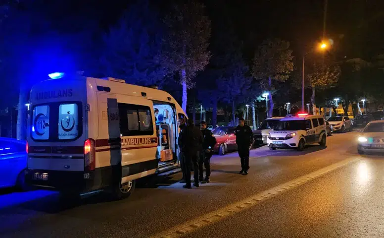 Parkta Tartıştığı Kişiyi Bıçakla Yaraladı